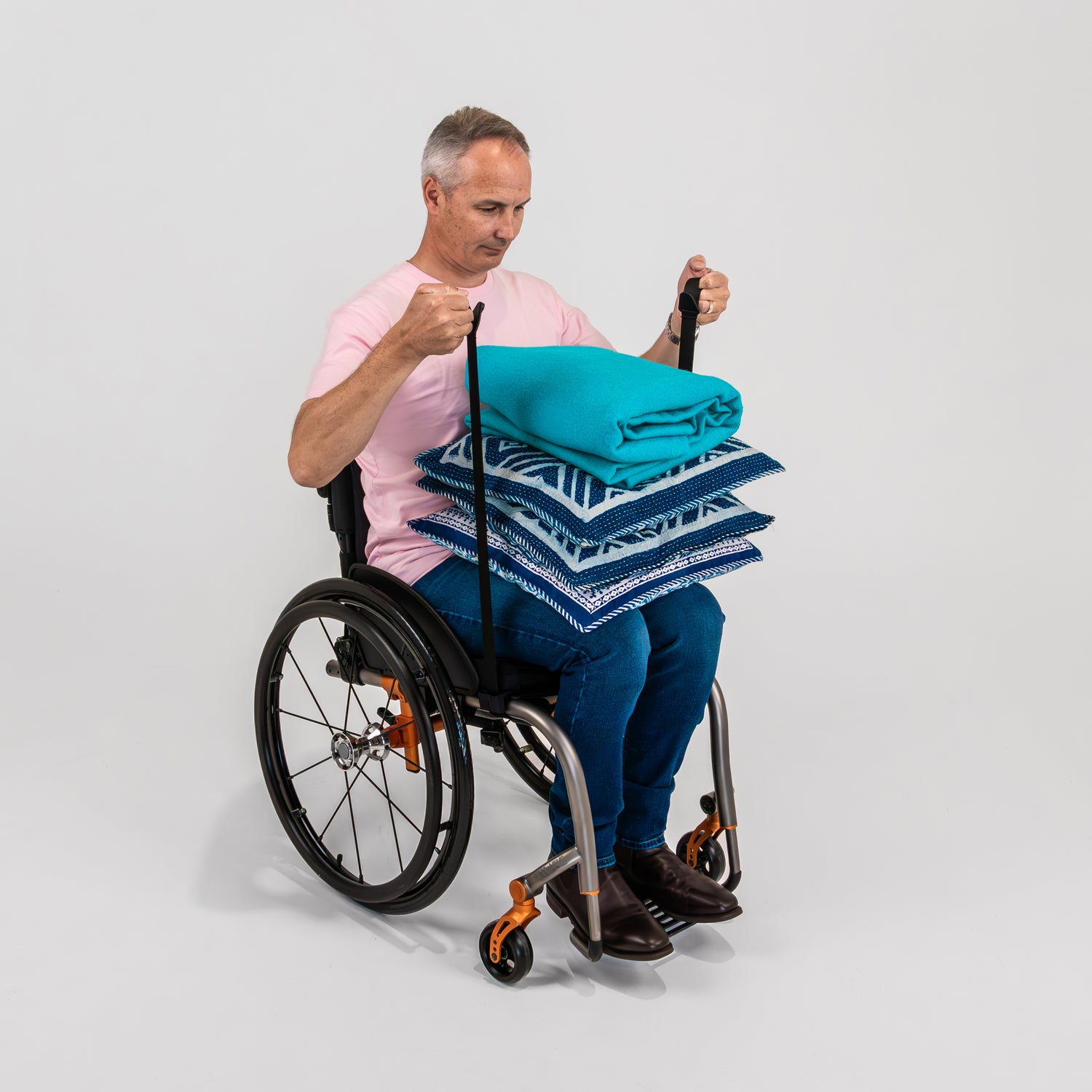 Retractable straps to carry anything, anywhere.