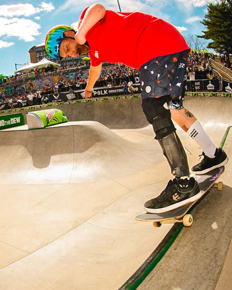 OSCAR LORETO JR TEAM AMPLIFE AMBASSADOR GRINDING A RAIL ON A BOWL ON A SKATEBOARD AT THE DEW TOUR