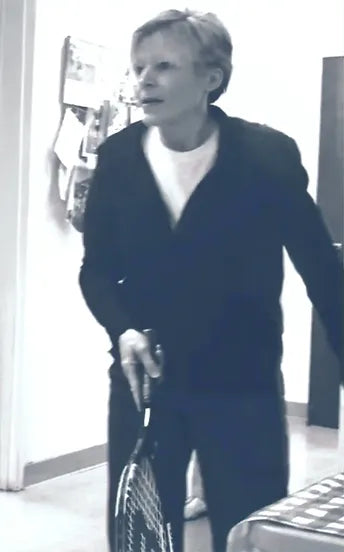 Prosthetic Solutions client holding a tennis racquet.