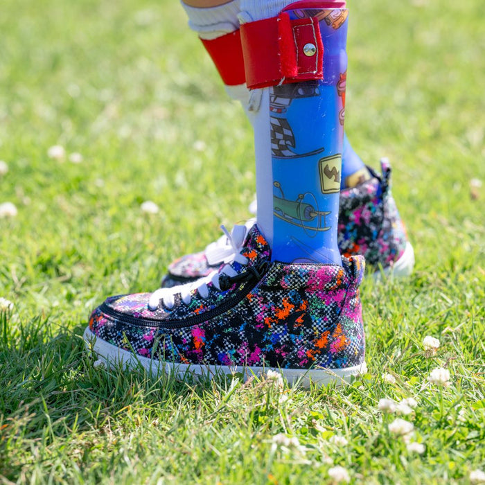 Rainbow Sk8ter BILLY Classic D|R II High on model worn a colorful AFO on grass