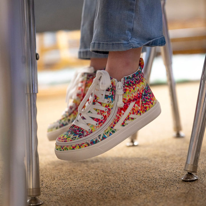 Sunset Ziggy BILLY CS High on model worn with jeans in a classroom