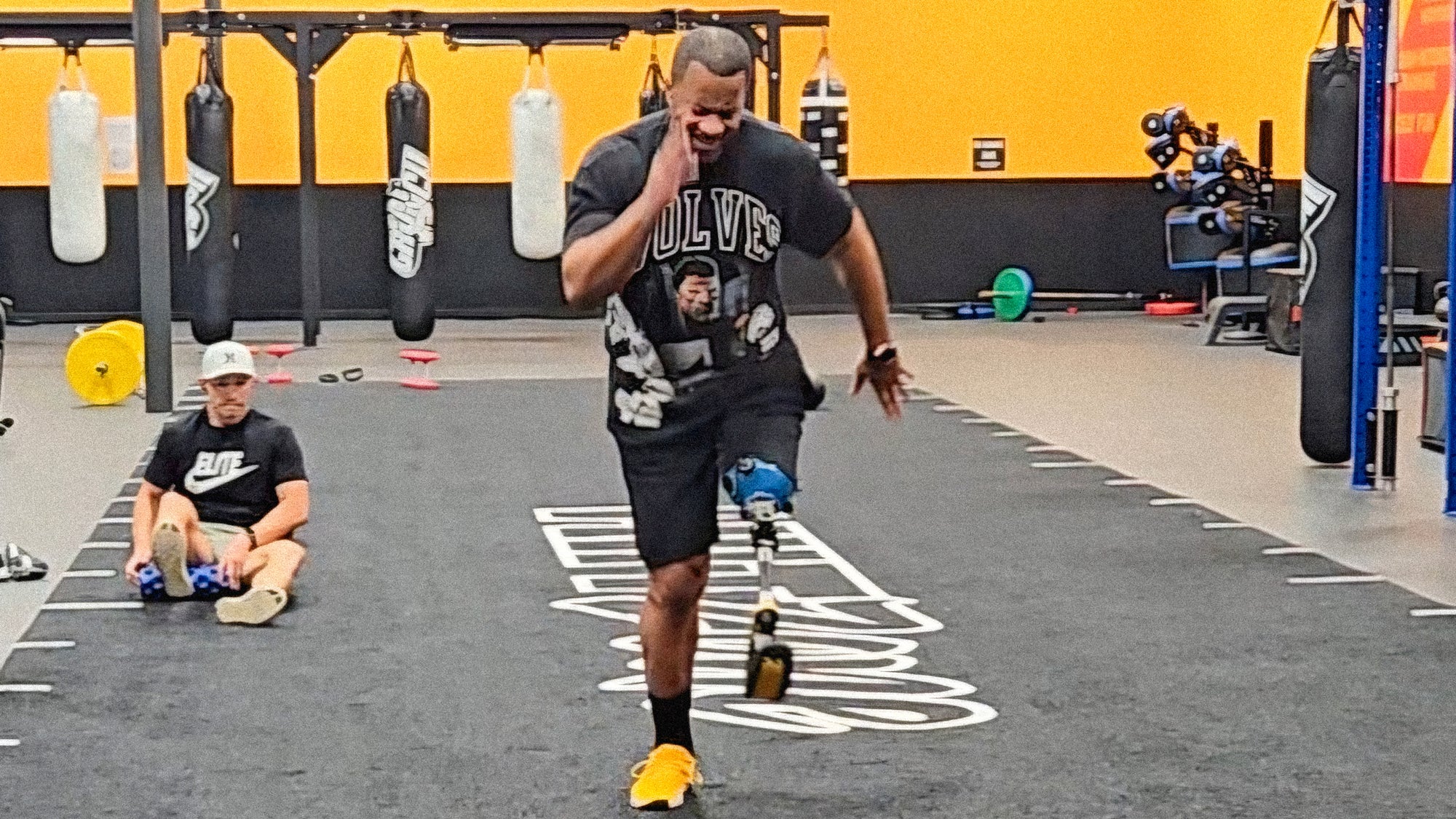 Selfie of Team Amplife® Ambassador Travis Sanders working out in the gym