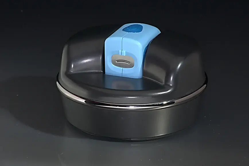 ClipDifferent POD nail clipper black model lifestyle