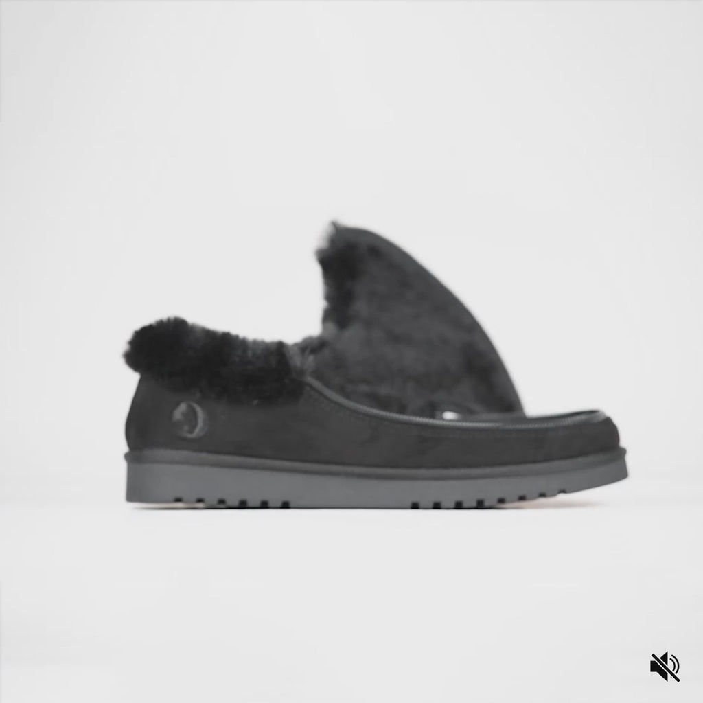 Video of Women's Black BILLY Cozy Slipper on a white background